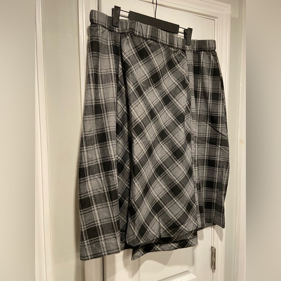 NWOT Serengeti Size 1X Black Gray Plaid Front Pleated Elastic Waist Maxi Skirt - Picture 4 of 8